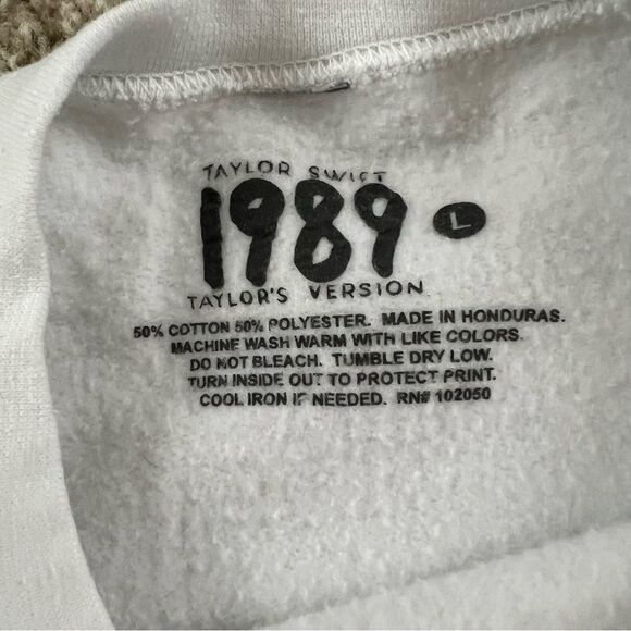 Taylor Swift 1989 Taylor's Version Fan Merch Sweatshirt women's L - Picture 2 of 5